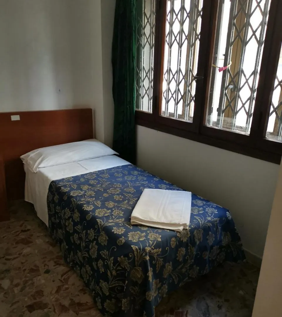 Guest House Central Station Mediolan